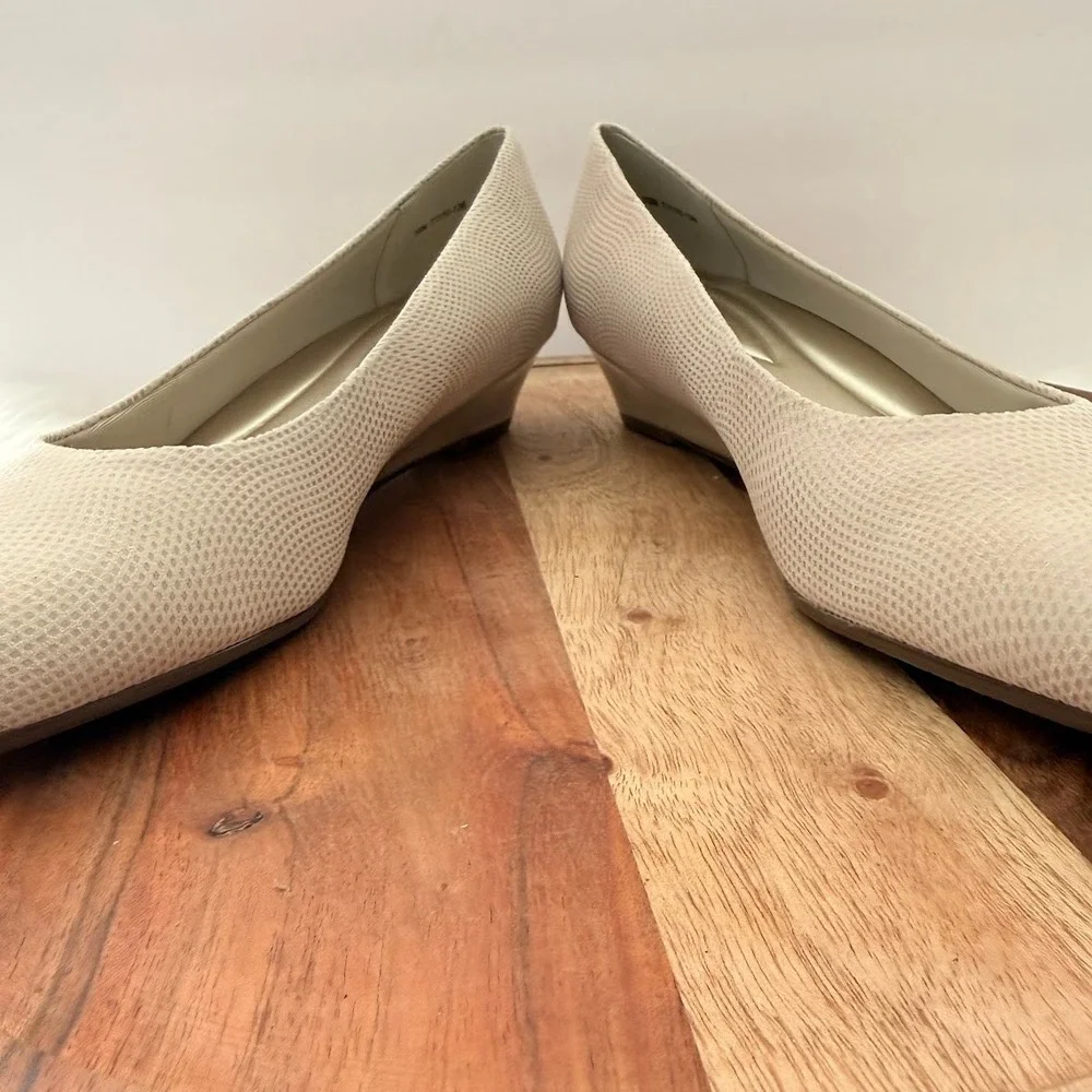 Trotters step into